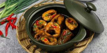 • Cá chai kho tiêu